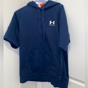 Men’s Under Armour short sleeve sweatshirt. Size Large.